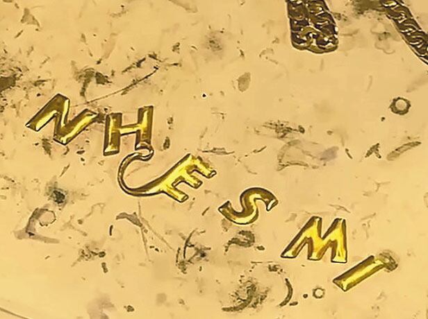 순금으로 제작된 LG 휘센 에어컨 로고.2005년 한정판으로 1만명에게 팔린 제품인 것으로 추정된다./유튜브