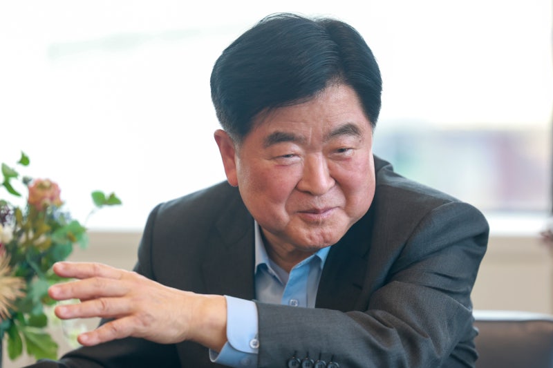 머리맡에 해병대 전투복… ‘사람과 기술’ 받들면 어떤 위기도 돌파