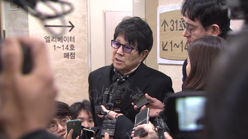 안성기 빈소 찾은 조용필 “성기야, 또 만나자”