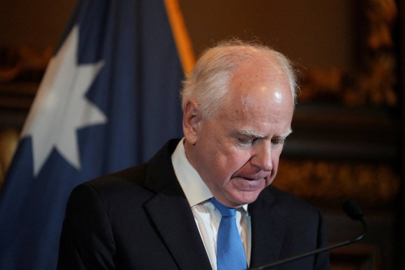 前민주당 부통령 후보 월즈, 주지사 3선 도전 포기… 복지 부정 스캔들 여파