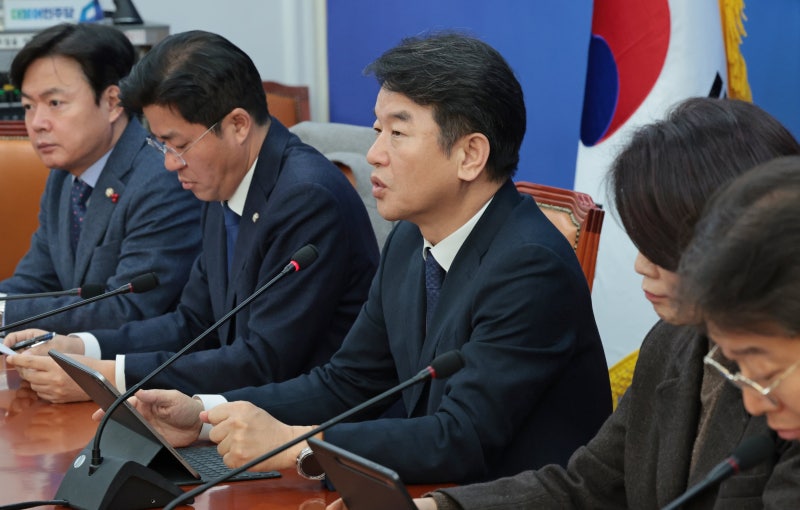 정청래 “휴먼 에러”… 與내부서 김병기 탈당 요구 거세져