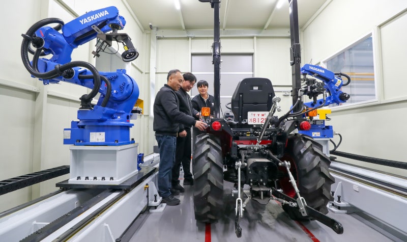 AI의 눈으로… 로봇이 트랙터 불량 잡는다