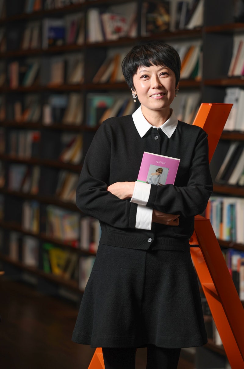 안 팔릴 시집 왜 내냐고요? “어차피 죽을 건데 왜 사세요?”