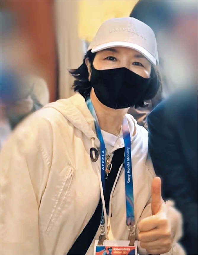 ‘與 공천헌금 수사’ 미적대는 경찰… 김경, 美 CES서 ‘엄지척’