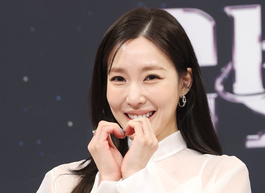 Close-up of Tiffany's ring on right middle finger