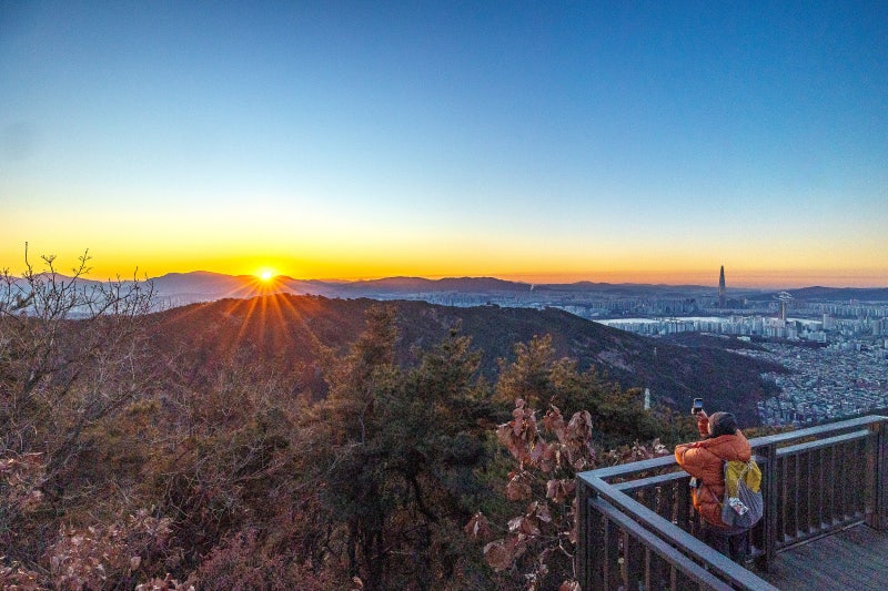 아차산 능선따라 용마산서 해보고, 망우산 사잇길 산책... ‘아·용·망’ 코스 도전해볼까?