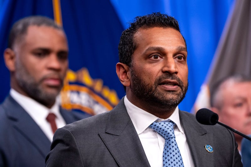 [단독] FBI 국장, 北 언급하며 “적국 간첩 35% 더 잡아”