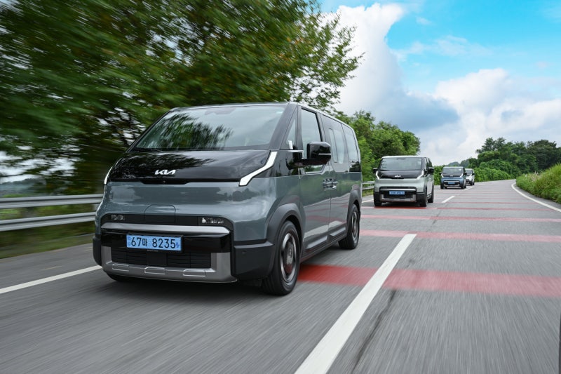 [조수석에서] 탁월한 공간감…정숙한 학원 셔틀버스 모는 느낌