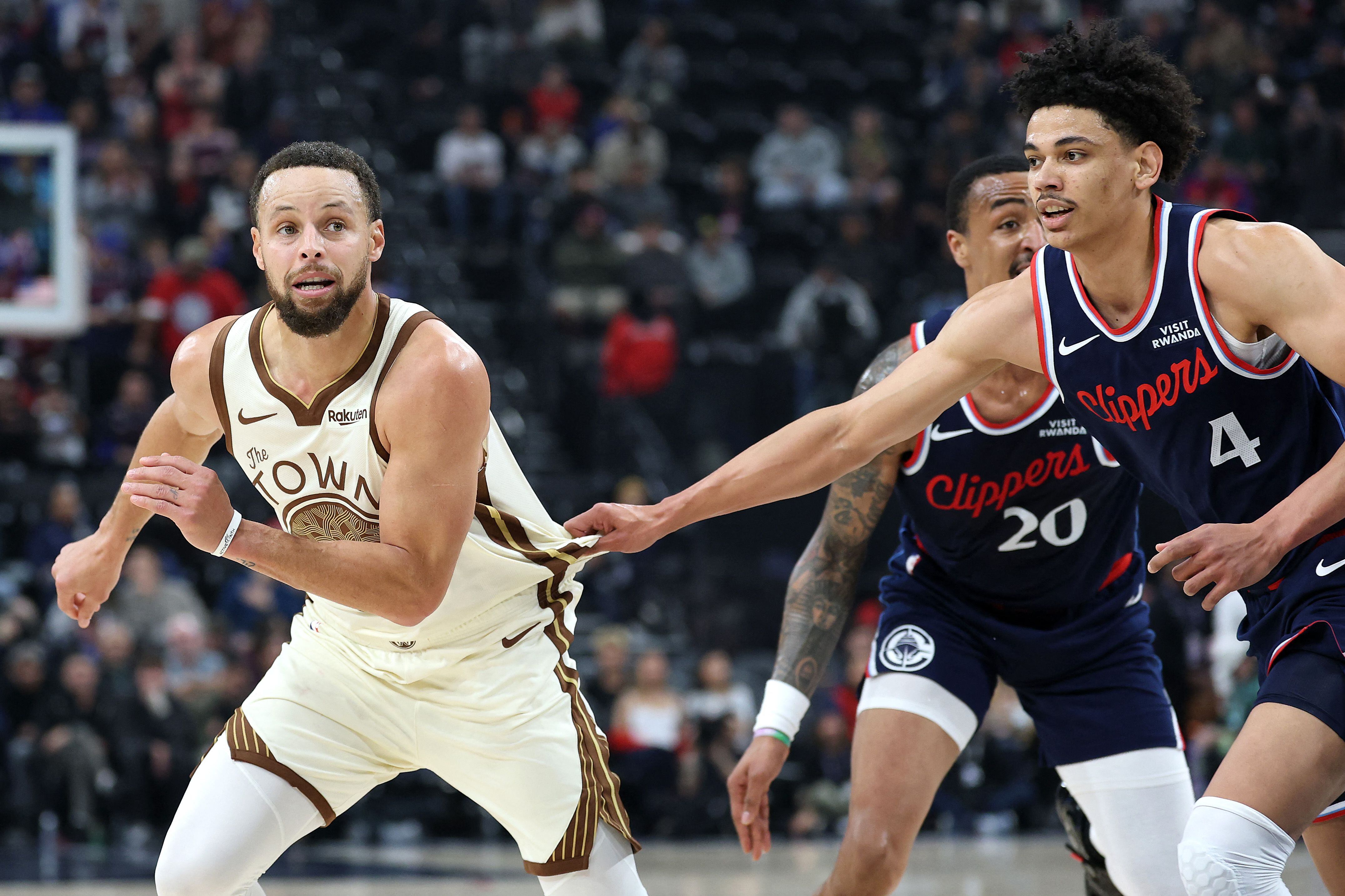 수비 무너뜨리는 커리의 힘, 수치로 보여준다