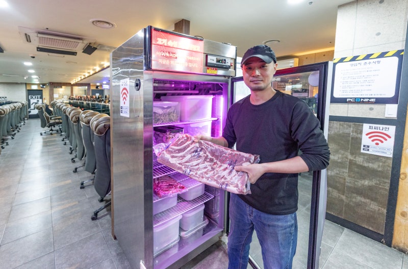 ‘두쫀쿠’ 만드는 초밥 가게, 삼겹살 굽는 PC방 사장님