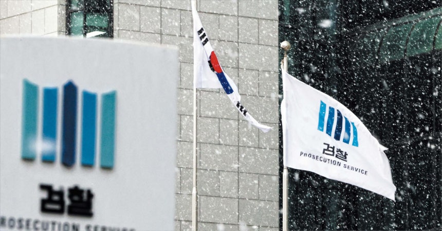  연합뉴스정부는 12일 중대범죄수사청법안과 공소청법안을 입법예고했다.오는 10월 신설하는 중수청과 공소청의 역할 등을 담은 법안이다.중대 범죄 수사는 중수청이,기소와 재판은 공소청이 맡게 된다.검찰청은 폐지된