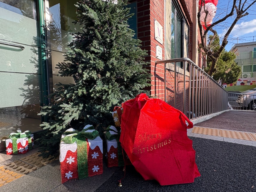 ũ���������̺꿴�� ������ 24�� �� ���� ��걸 ���ڵ��� �� ������ �տ� �ù� 2���� ���� ���̵��� ���� ���ڸ� ���� ��Ÿ �ڷ縦 �ΰ� ����./���� ����