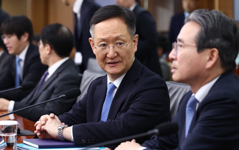 “민정수석이 오히려 검찰 권력 되살려”… 여권 강경파, 봉욱 저격