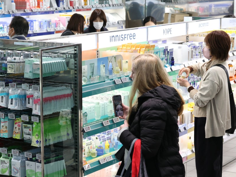 [단독] CJ올리브영, 3% 받고 보여주던 판매 데이터 수수료 ‘최대 4%’로 개편 논란