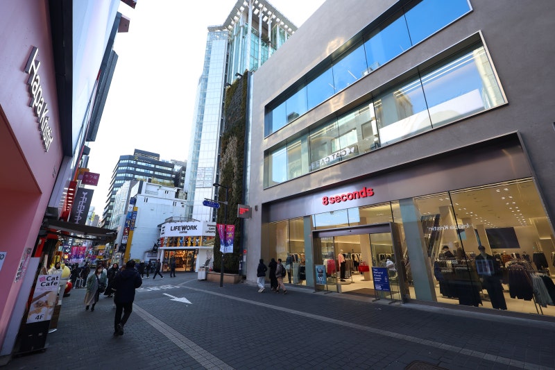 신발·옷·가구·화장품·먹거리 다 줄였다…자동차 제외 소매판매 4년째 감소