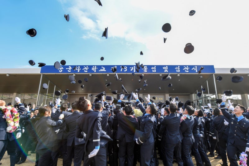 [기고] 육·해·공 사관학교 합동 임관식 바람직하지 않다