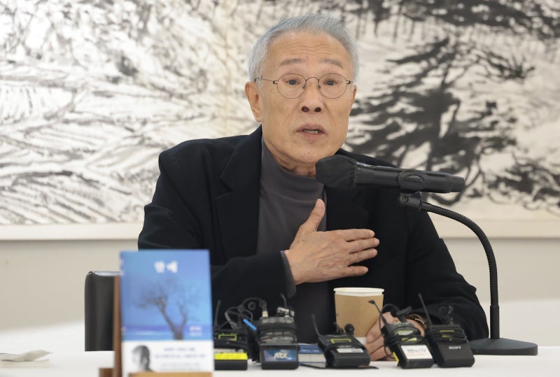 황석영 작가 “AI 썼다”… 공모전에선 사용 금지