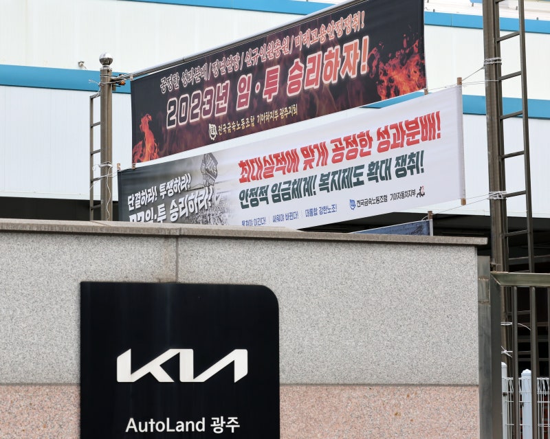 [사설] 신규 채용 급감에 전임자 월급도 못 주는 귀족 노조