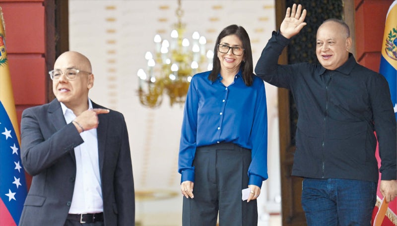 마두로 없는 베네수엘라, ‘삼두’로 굴러간다