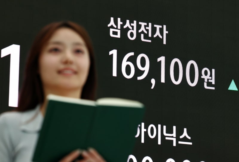 삼성전자 시총 1000조원 돌파… 국내 기업으론 사상 처음