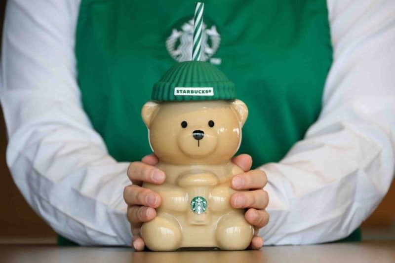 점유율 하락 스타벅스, 이젠 커피보다 굿즈가 화제