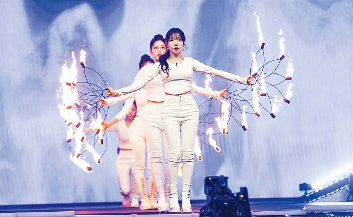 [TV조선] 비타오걸의 ‘불쇼’ 퍼포먼스