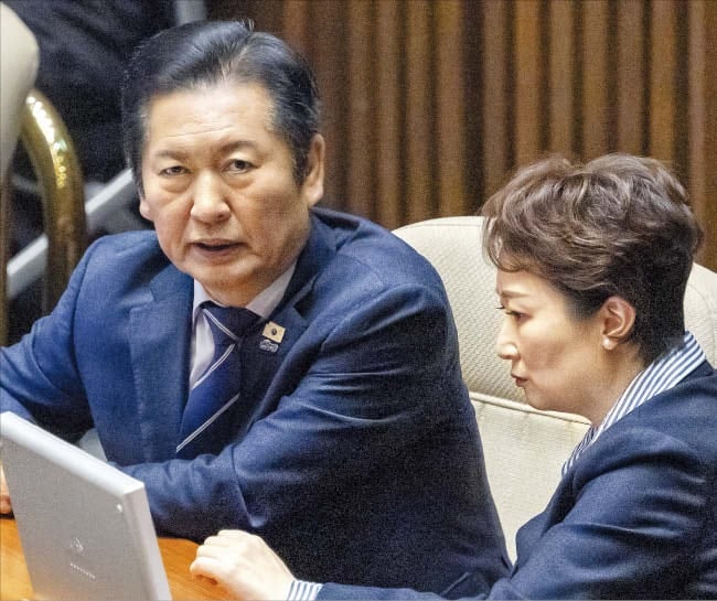 ‘1인 1표’ 산 넘으니 ‘합당 논의’ 더 큰 산