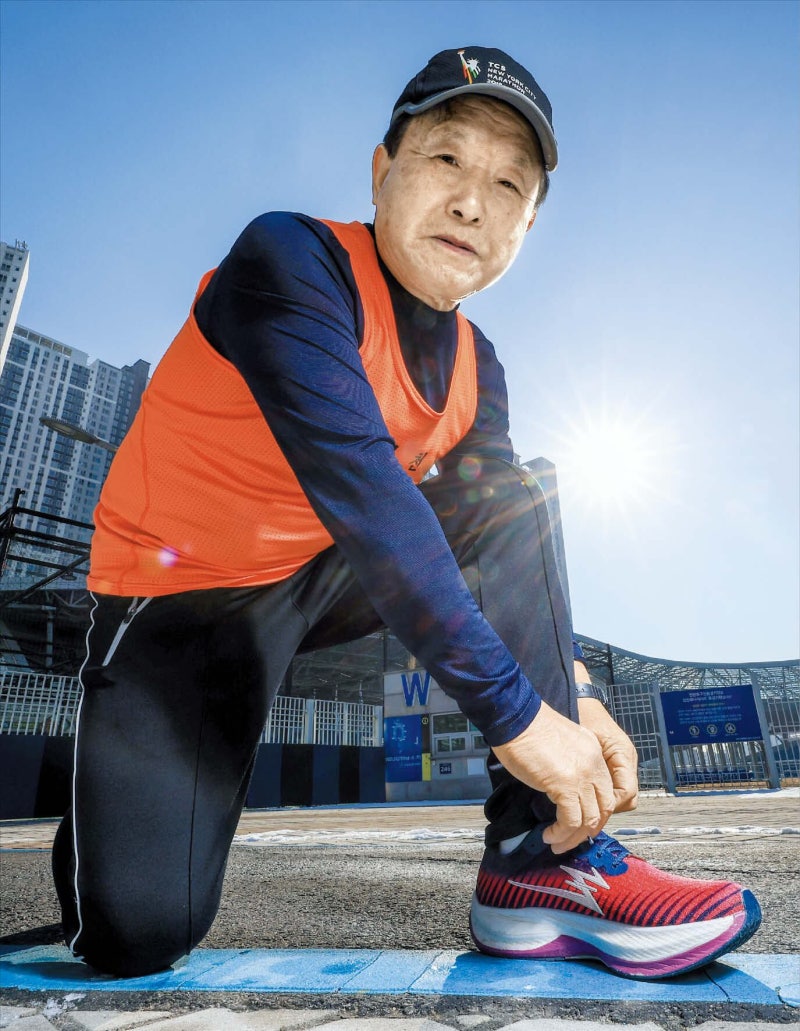 [수퍼 스트롱] 환갑 넘어 시작한 마라톤, 500개 대회 뛰었다