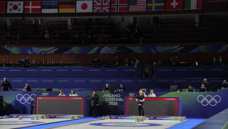 경기장은 정전, 밖은 폭설… 험난한 두 도시 올림픽