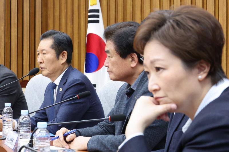 “원안대로” “수정해야”… 與 강경파·정책위 법왜곡죄 갈등