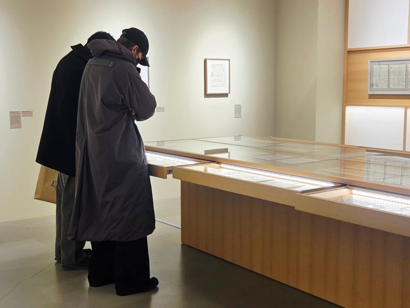 이중섭 보러...BTS 리더 RM 광화문에 떴다 - 뉴스 썸네일 이미지