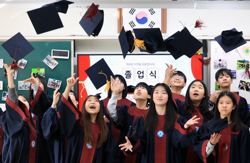 [정옥희의 몸짓 탐구생활] [14] 몸이 기억하게 될 졸업식의 그 노래