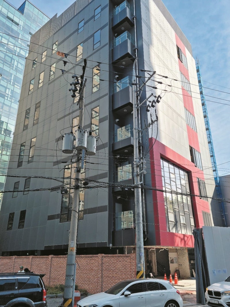 ‘핫플’ 성수동 신축빌딩 350억원대에 매물로