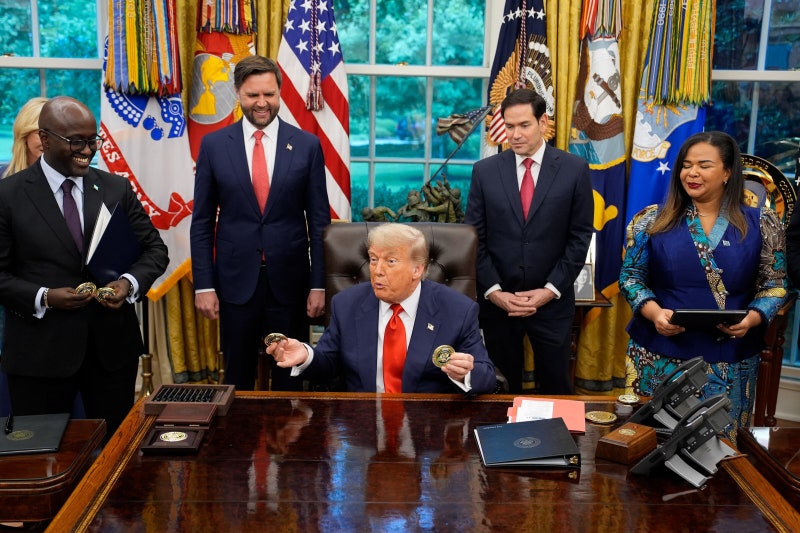 누구 손을 들어줄까