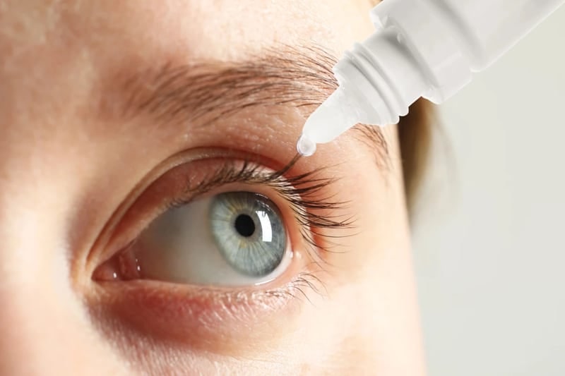 돋보기 대신 안약 한 방울 톡... 국내에도 ‘노안 치료제’ 나온다