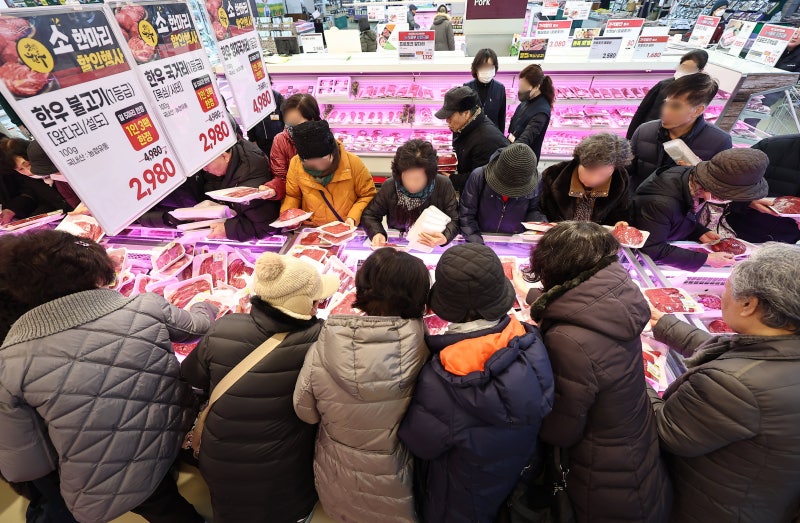 소·돼지·닭 동시 전염병에 밥상 물가 ‘들썩’