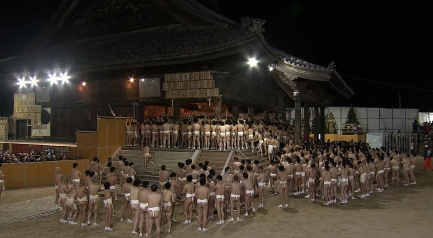 알몸 상태의 참가자들이 모여 있는 모습. /TBS