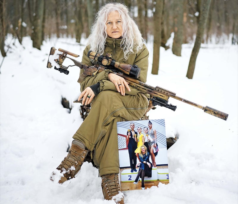 우크라 전쟁 4년… 댄서는 스나이퍼가 됐다