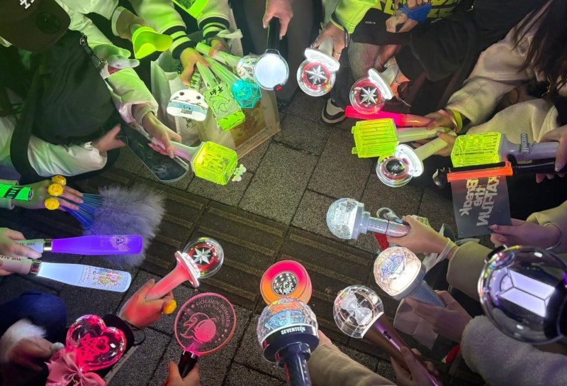 [정수윤의 길을 걸으며] [18] 응원봉을 든 일본 여성들