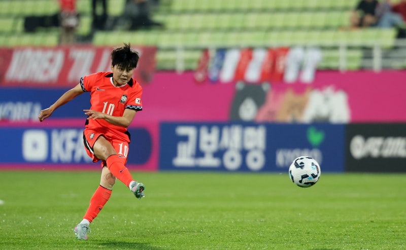 비즈니스席으로 날아간 축구공