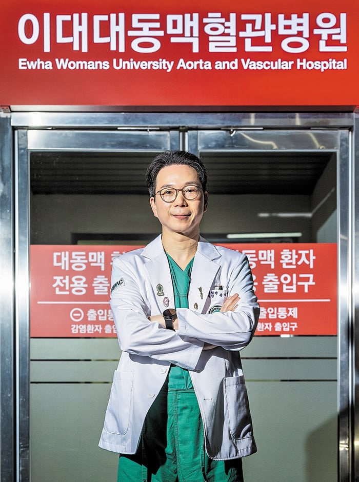 전 세계에서 가장 많이 대동맥 환자 살렸다… 저승사자 발목 잡는 의사