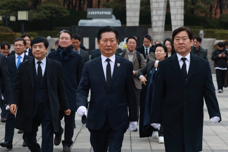 이 틈에… 민주당 “대구도 우리가 먹는다”