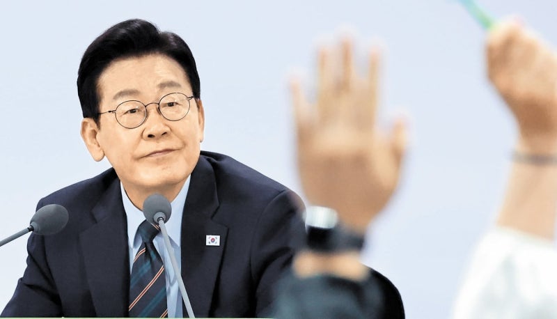 李, 비거주 1주택 정조준… 분당 아파트 내놨다