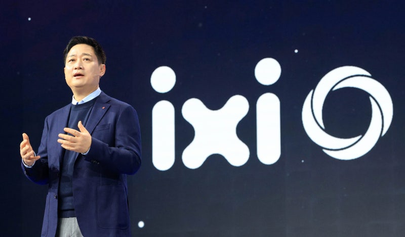 “문자로는 안 전해지는 떨림”... 홍범식 LG유플 사장, MWC서 기조 연설