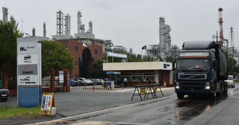 호르무즈 봉쇄에 석유화학도 타격…여천NCC ‘불가항력’ 선언