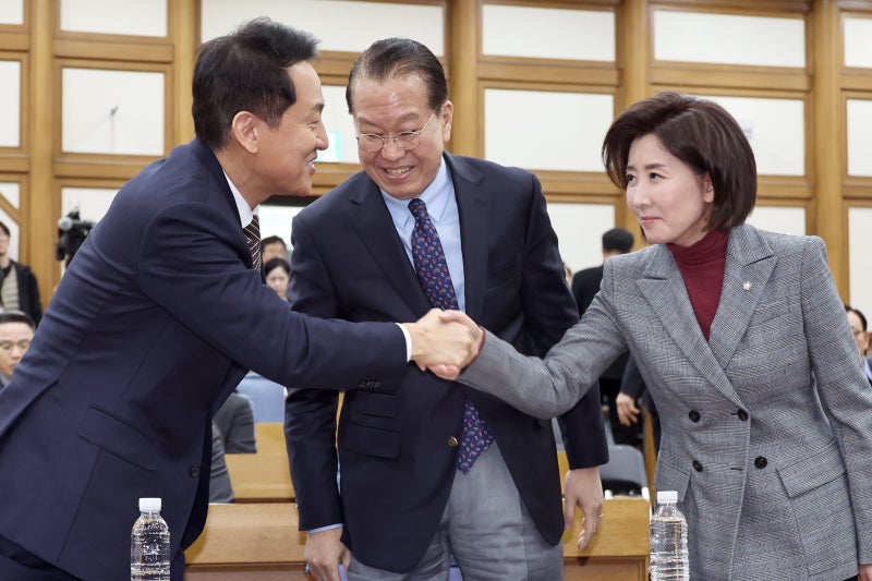 국힘 징계 무효 후폭풍… 소장파 “윤리위원장 사퇴하라”