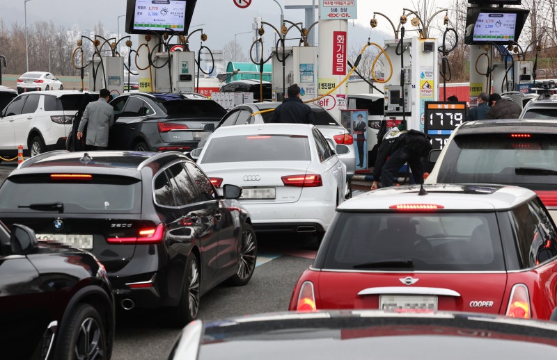기름값 2000원 육박, 李 경고에도 연일 급등
