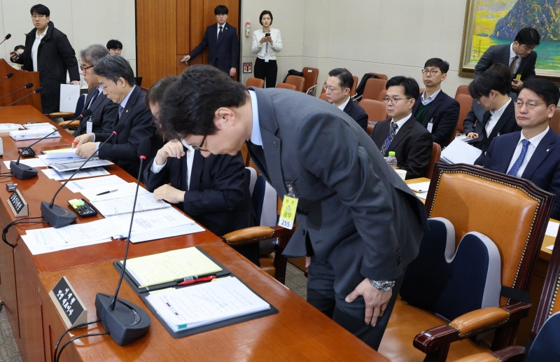 [사설] 디지털 금융 ‘반값 환전’ 사고, 결국 큰 사태 터질 것