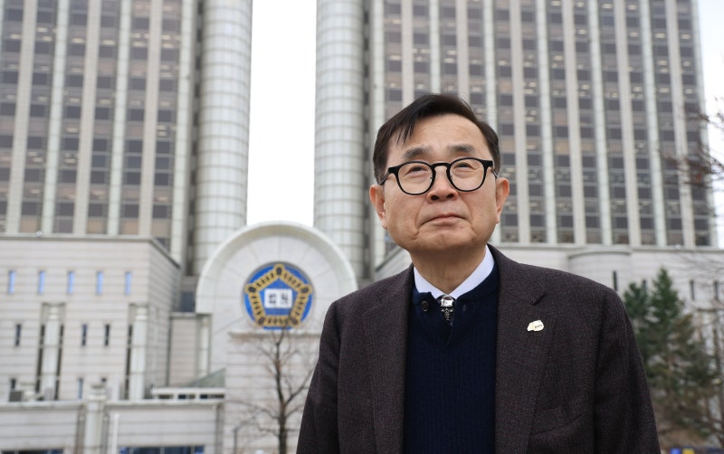 법원에 간 소아과 교수 “병원 밖에도 의사 의무 있다”