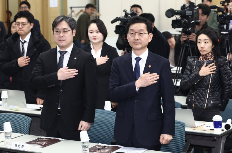 검찰 보완수사권 놓고… “폐지 땐 억울한 피의자 늘 것” “수사 요구권만 줘도 충분”